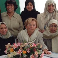 Emma Bonino, alla Conferenza su democrazia e diritti umani che si tenne nello Yemen nel gennaio 2004