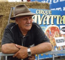 Lavoratore del circo Zavatta – Nizza, Francia. Lavoratore del circo Zavatta – Nizza, Francia.