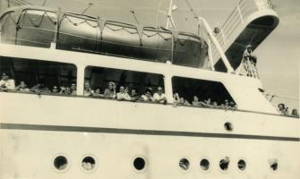Nave in partenza dalla Tunisia – Anni ’50 circa – Archivi di famiglia Nave in partenza dalla Tunisia – Anni ’50 circa – Archivi di famiglia